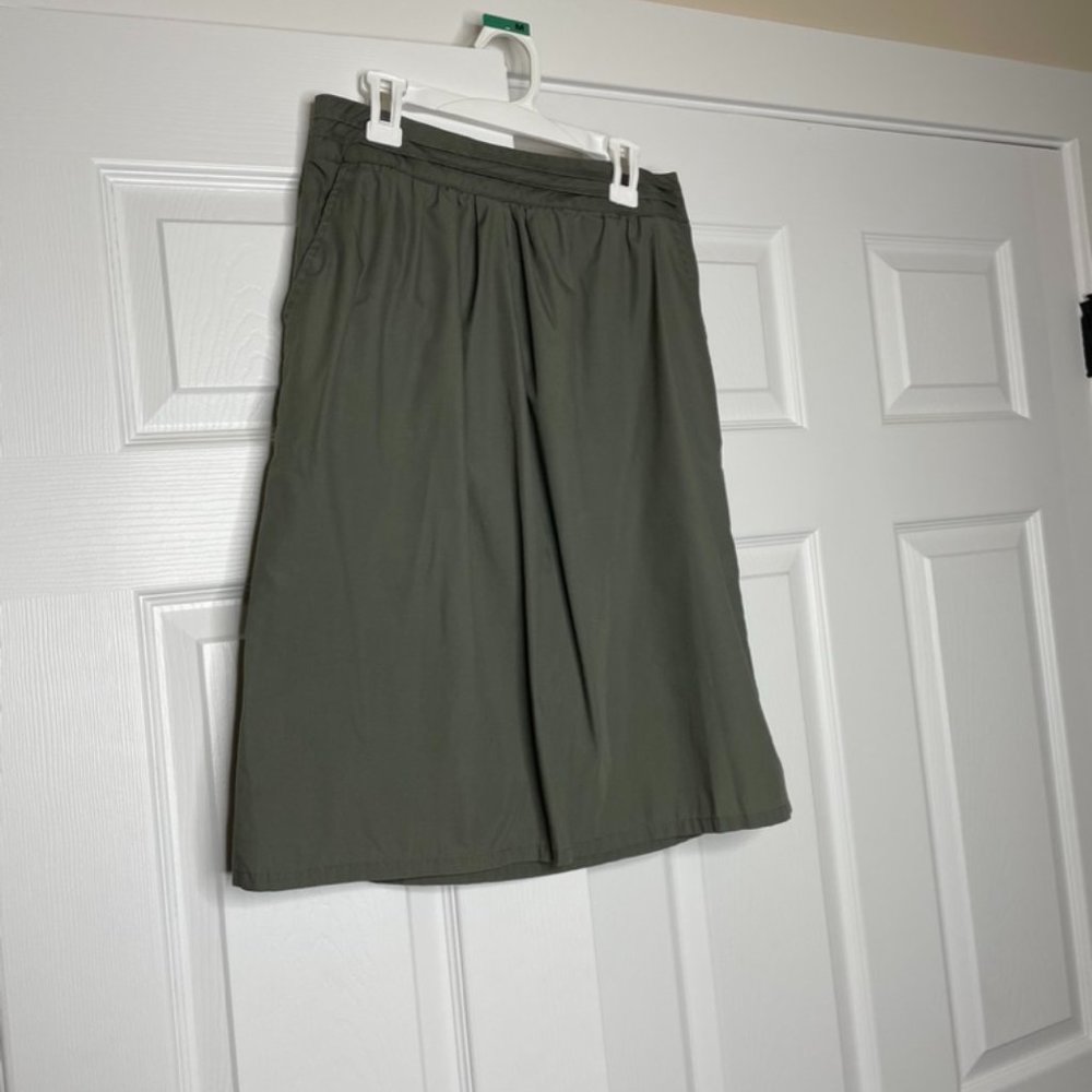 Women;s MOD Be green skirt size M